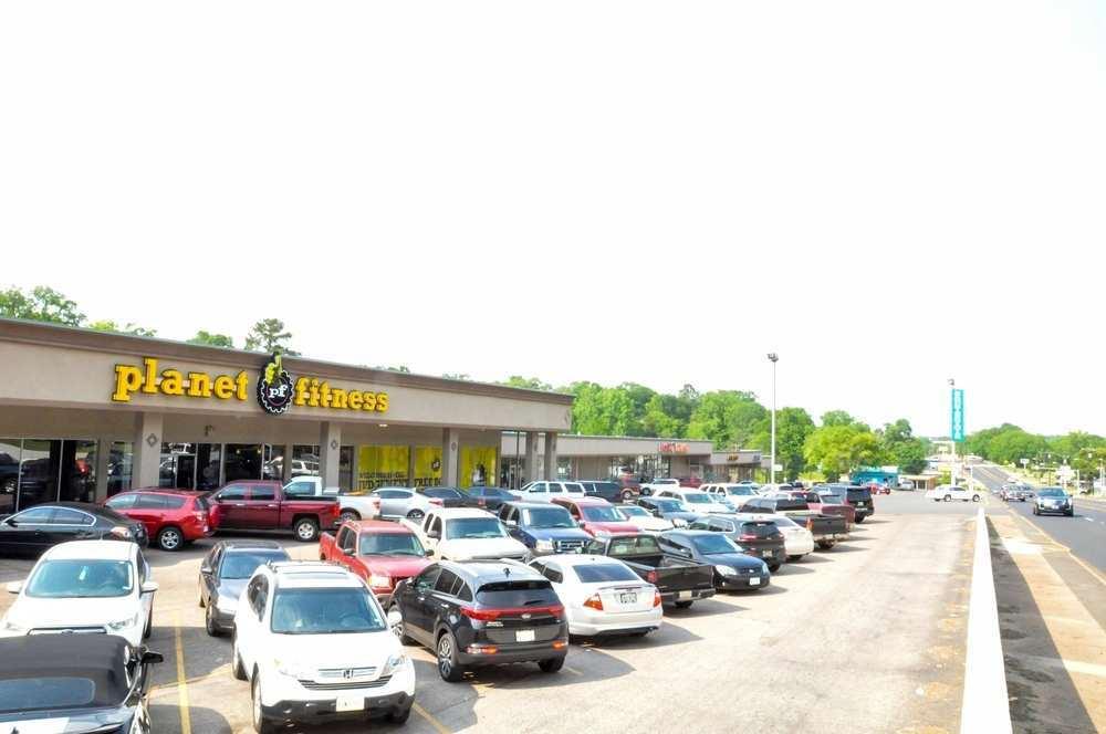Southgate Shopping Center — storefronts