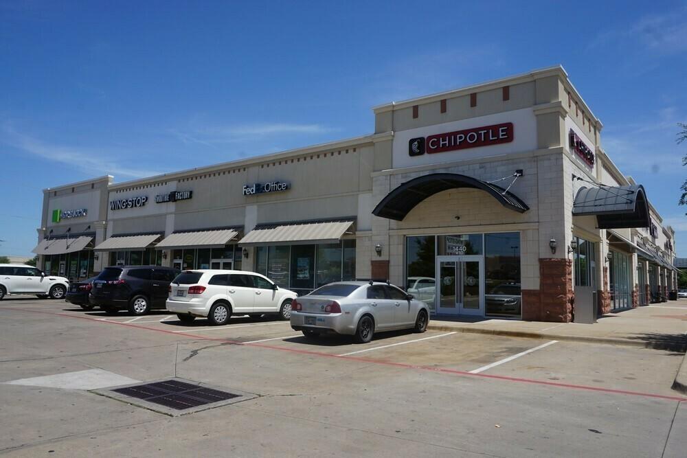 Waxahachie Towne Center — retail frontage